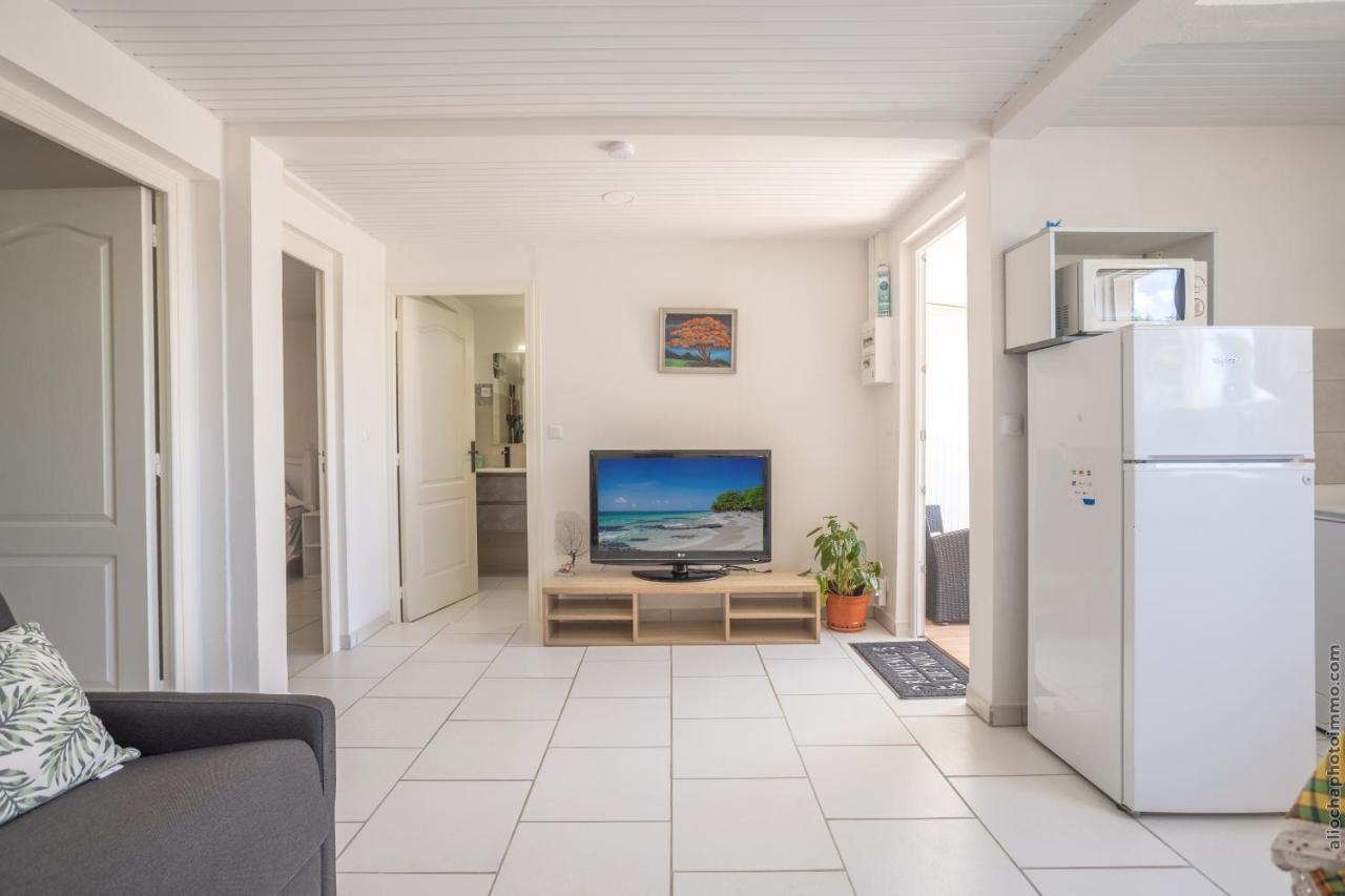 Alpinia - Appt Avec Piscine Partagee Apartment Saint-Pierre Exterior foto